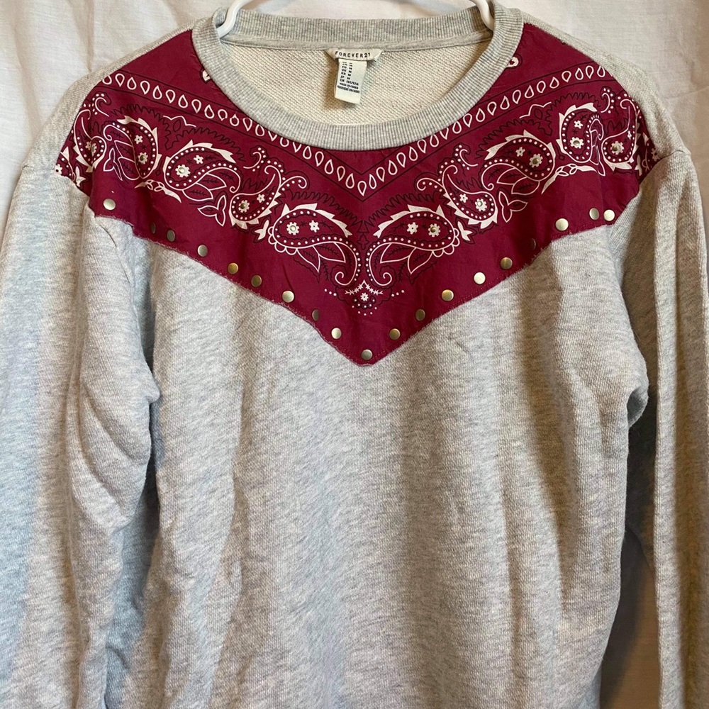 🍁✨Forever 21 Bandana Crew Neck✨🍁